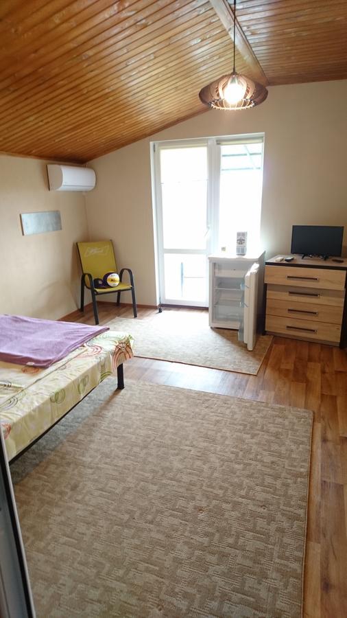 Guest House Dacha Karolino-Buhaz Kültér fotó